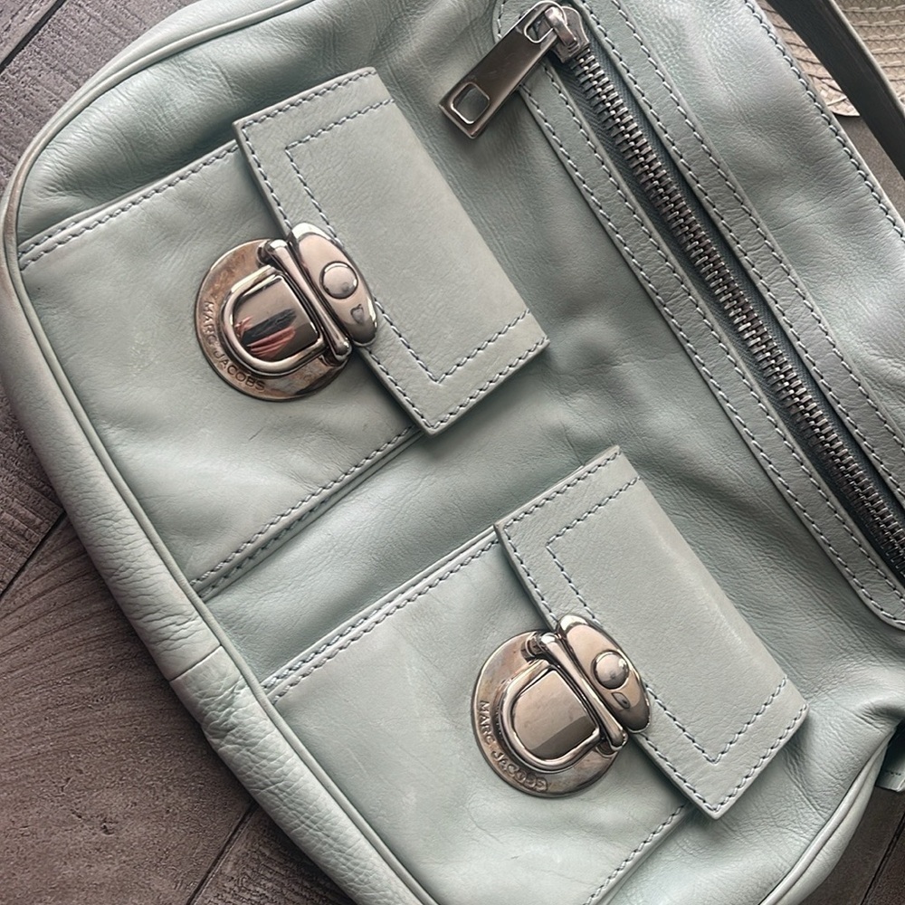 Marc Jacobs Mint Green Leather Shoulder Bag with Gold Hardware - Picture 5 of 10